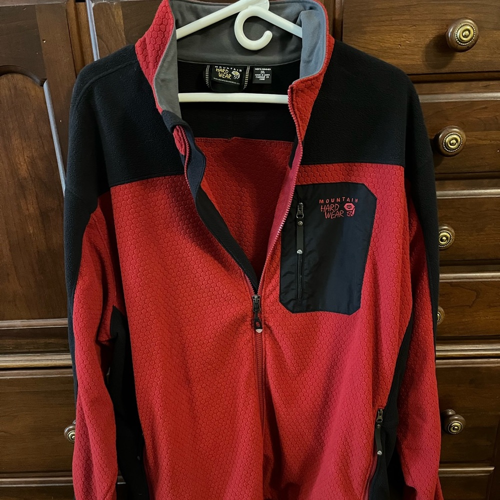 Men’s XXL Mountain HardWear fleece zip up. Like new-Worn only a couple of times.